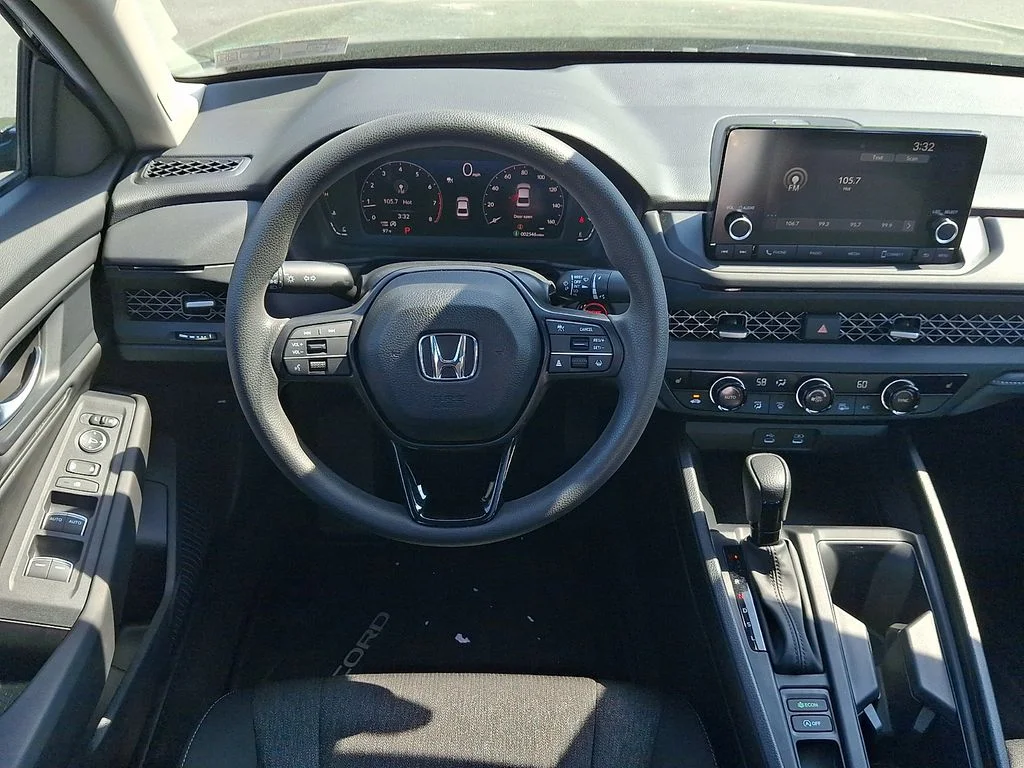 Certified Used 2025  Honda SE image 11