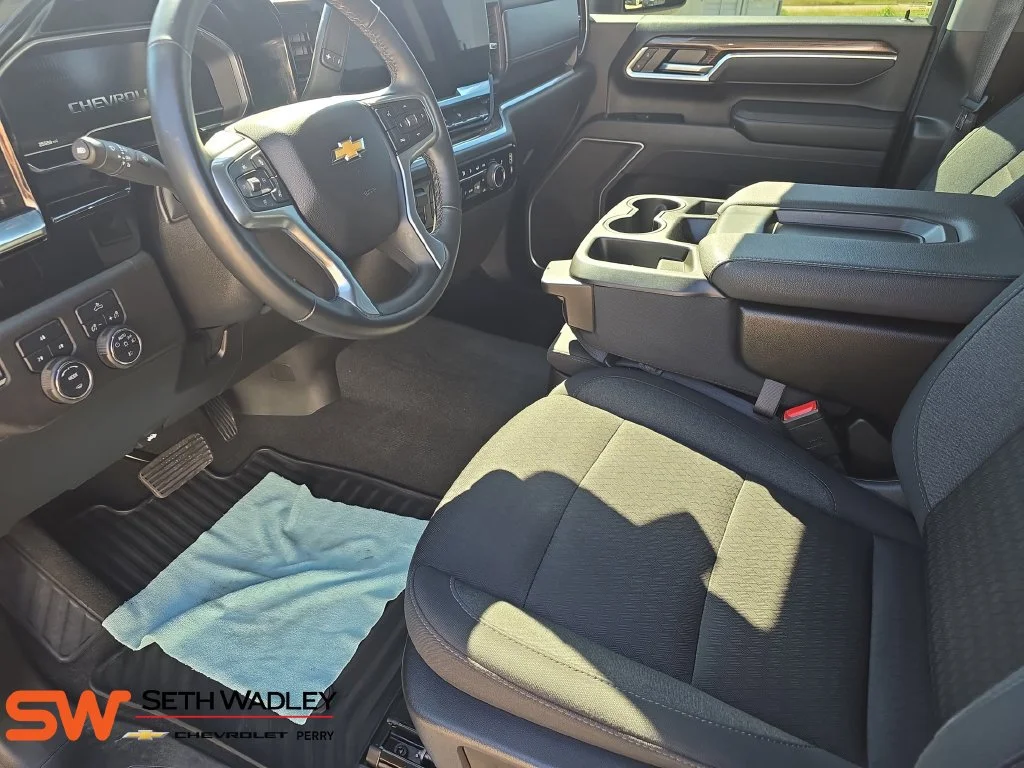 Used 2025 Sterling Gray Metallic Chevrolet LT image 15