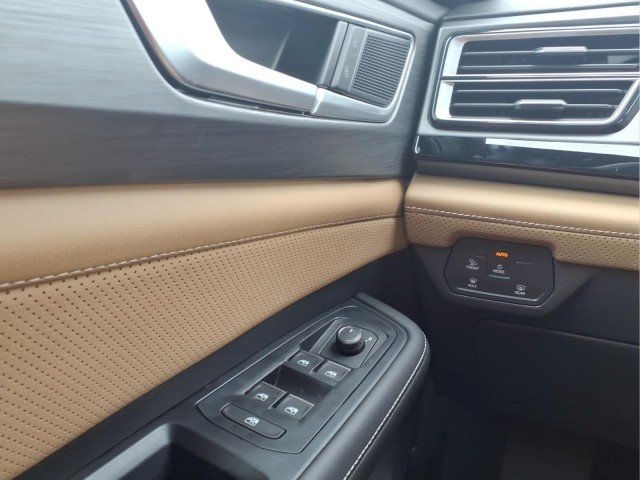 New 2026 Deep Black Pearl Volkswagen SE w/Technology 4M image 24