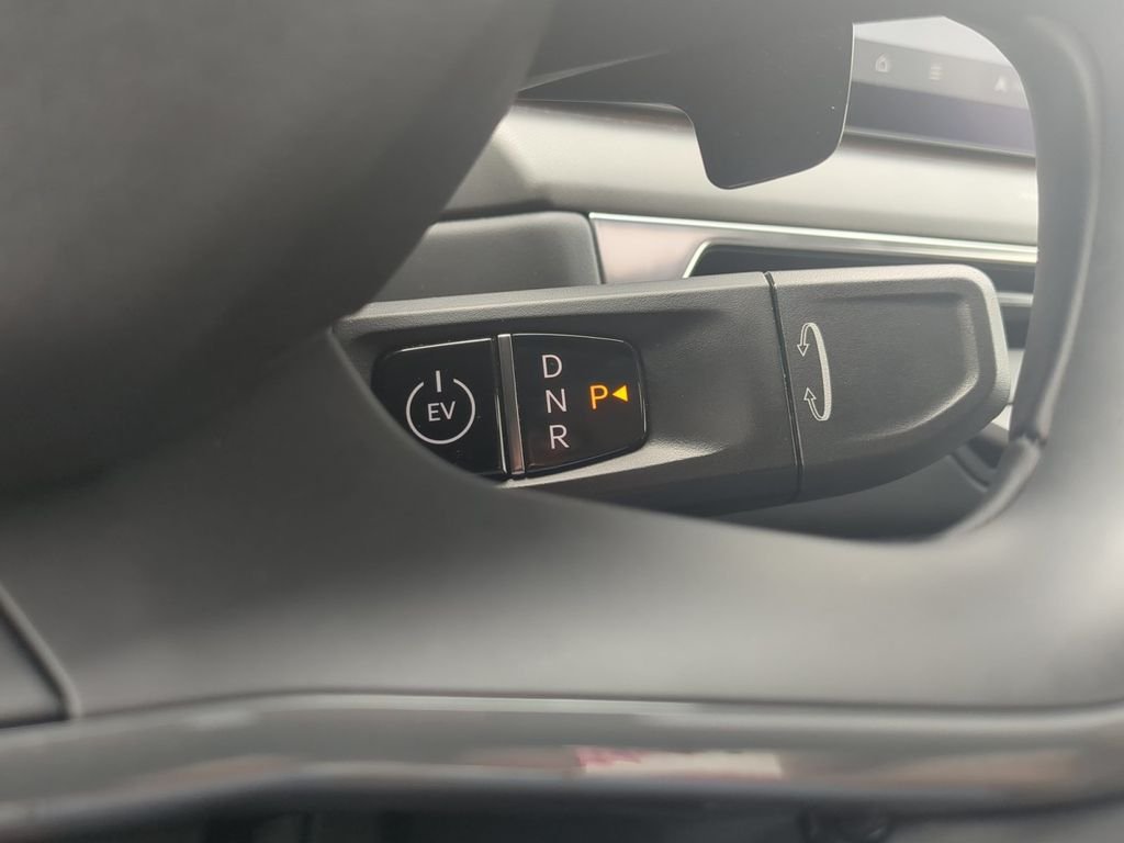 Used 2024 Pebble Gray Kia Land image 17
