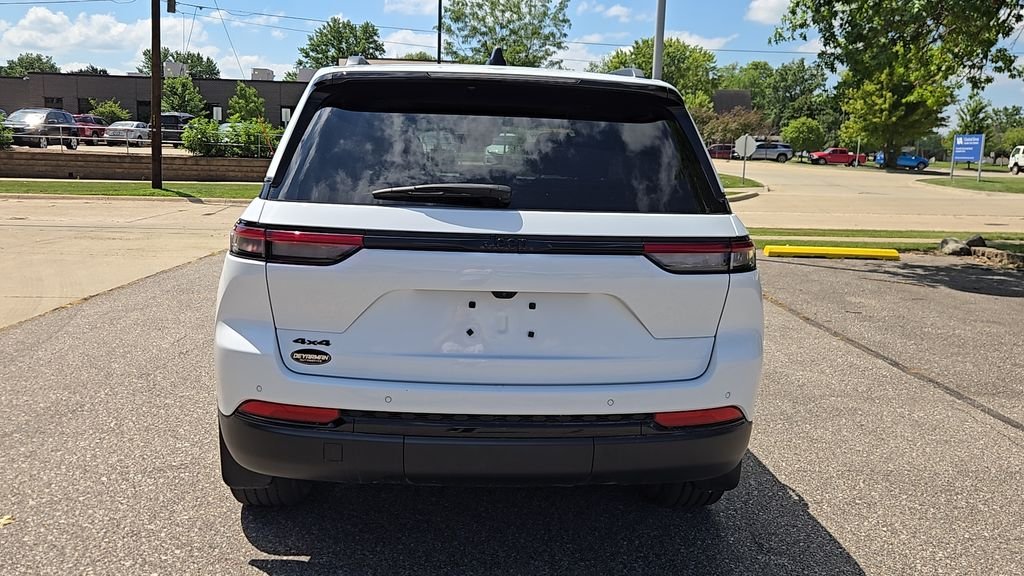 Used 2023 White Jeep Altitude X image 29
