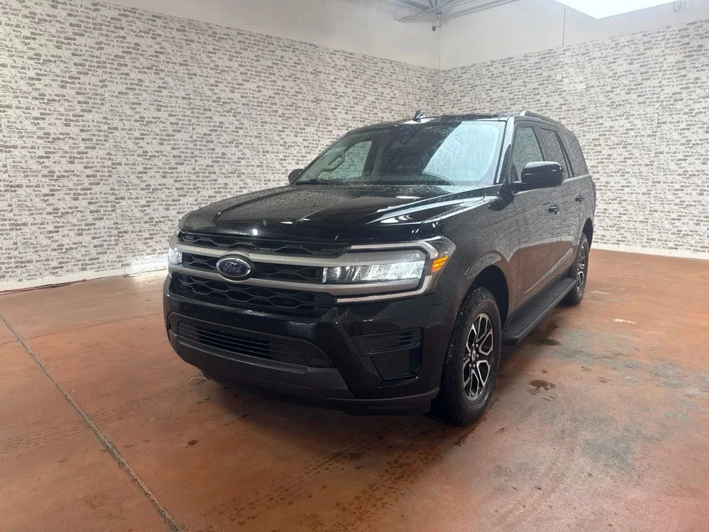Used 2022 Agate Black Metallic Ford XLT image 3