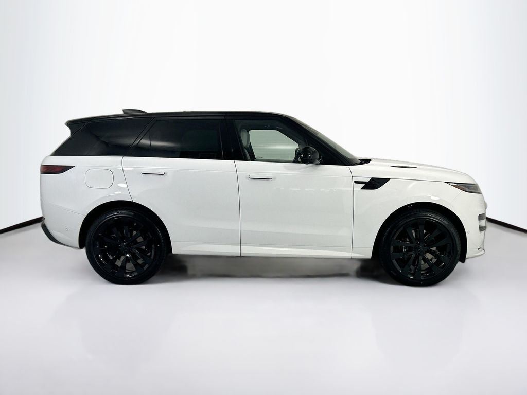 New 2026 Fuji White Land Rover Dynamic SE image 4
