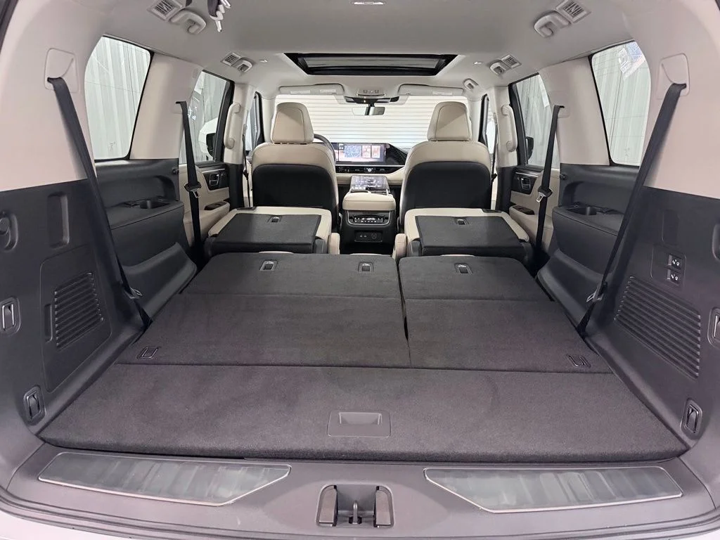 Used 2026 White INFINITI PURE image 39