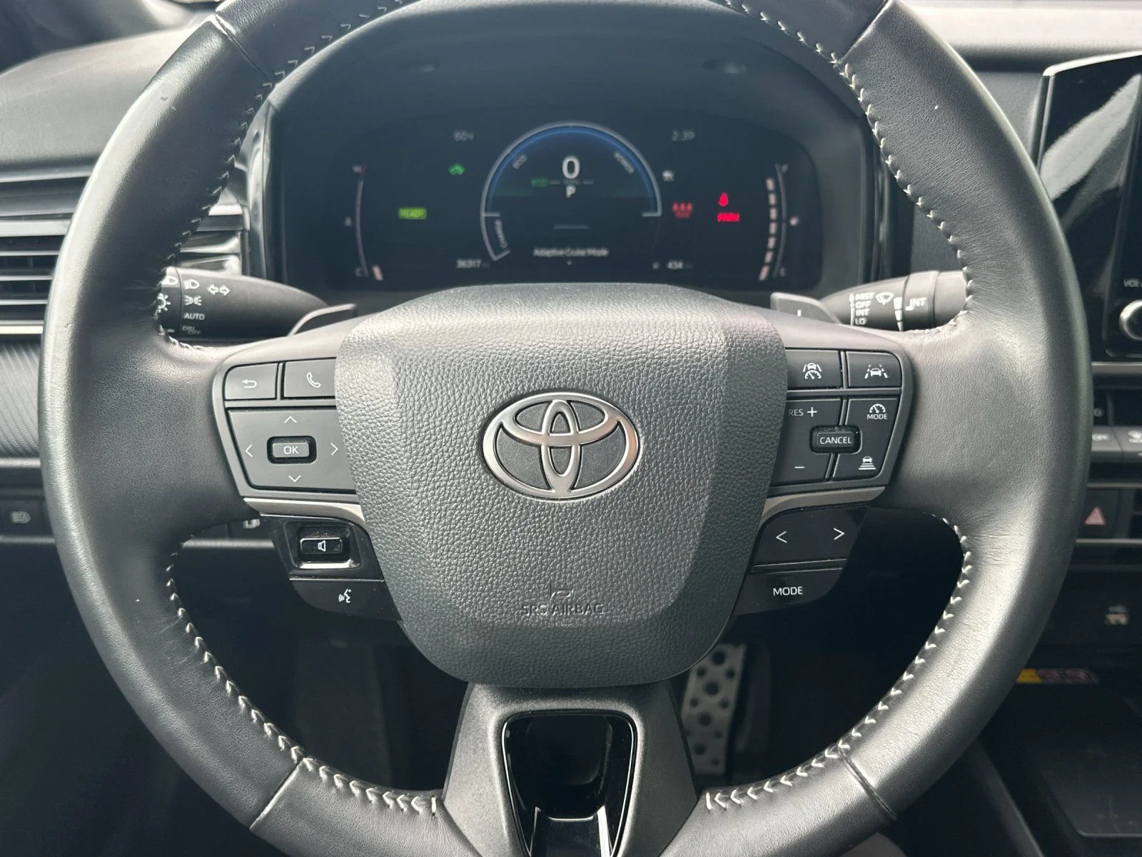 Used 2025 Ice Toyota SE image 21