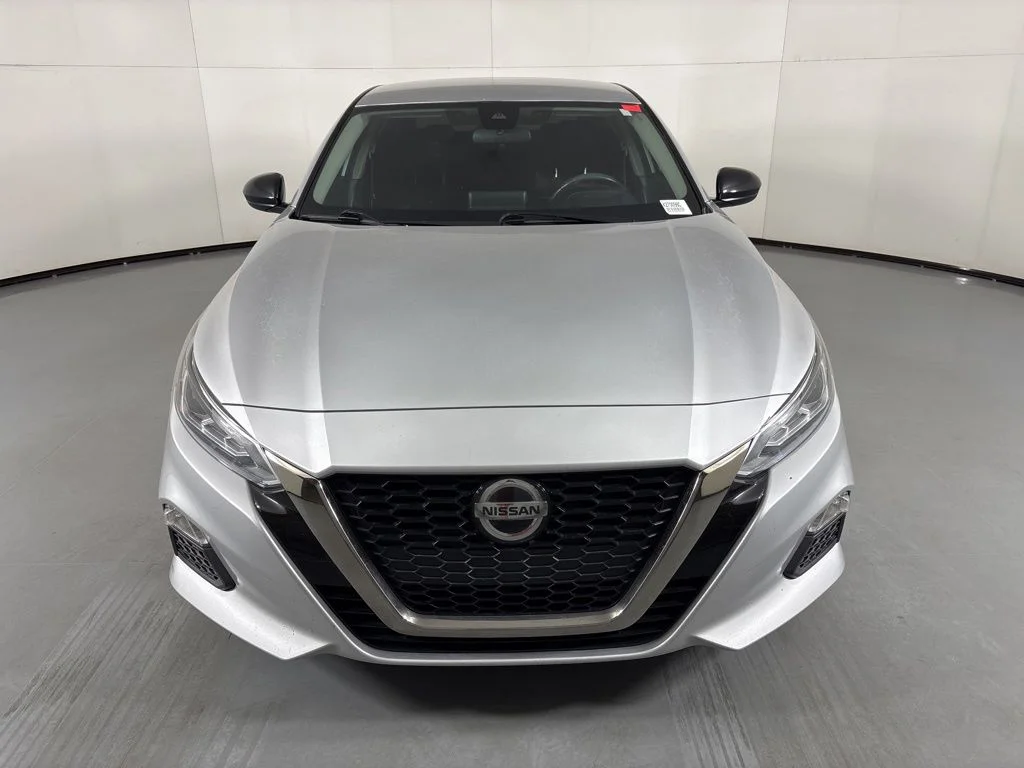 Used 2021 Silver Nissan 2.5 SR image 3