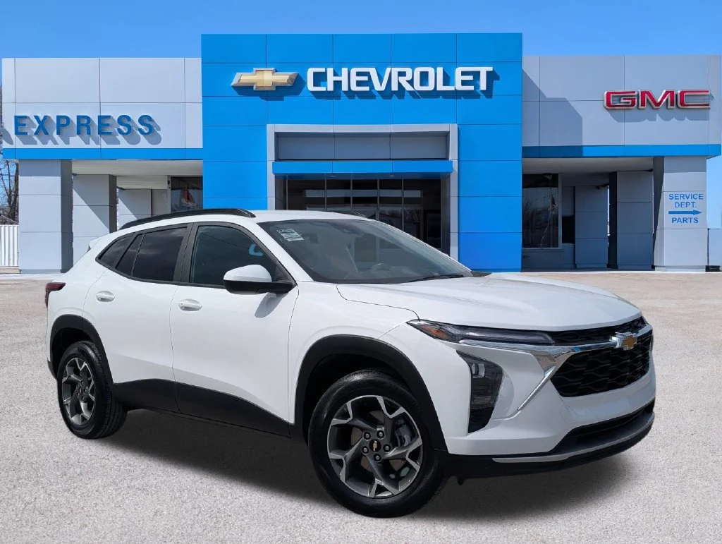 Used 2025 Summit White Chevrolet LT image 1