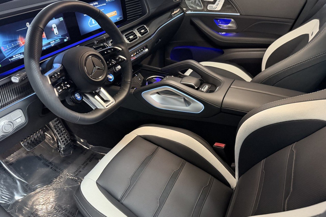 New 2026 MANUFAKTUR Moonlight White Metallic Mercedes-Benz AMG® GLE 63 S 4MATIC+ Coupe image 6