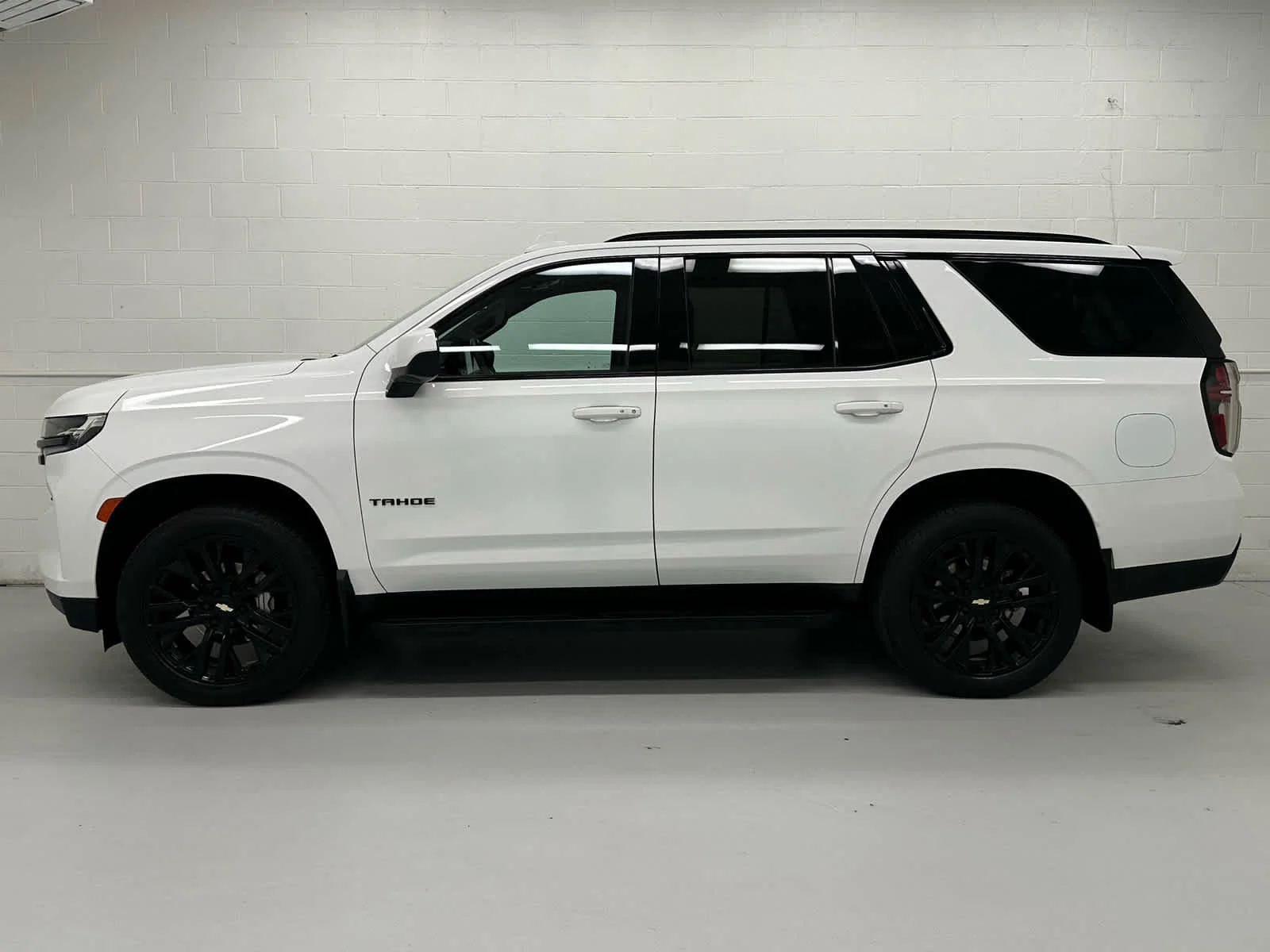 Used 2023 Summit White Chevrolet RST image 3