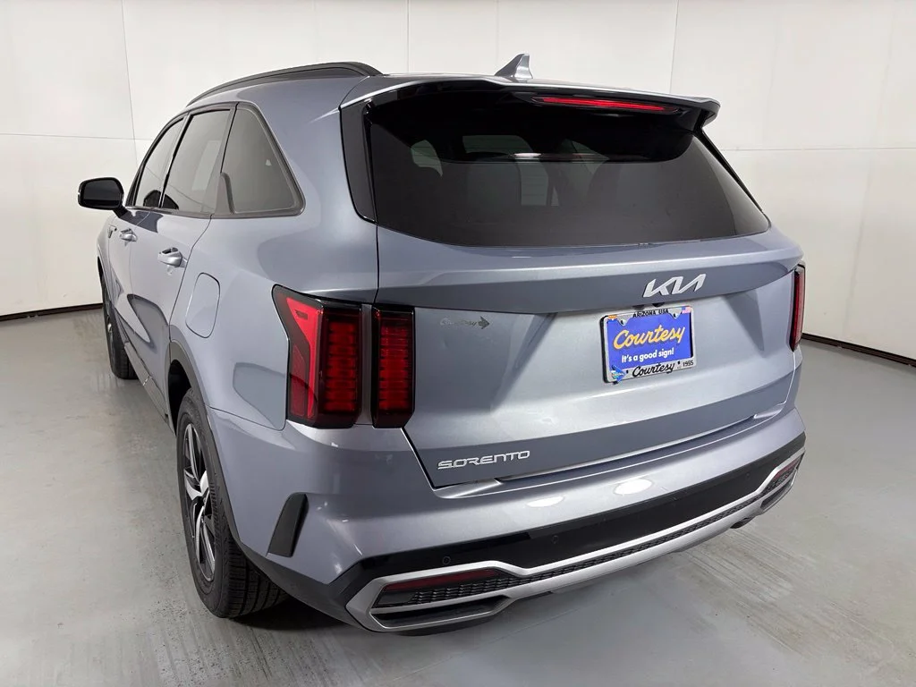 Used 2023 Silver Kia S image 6
