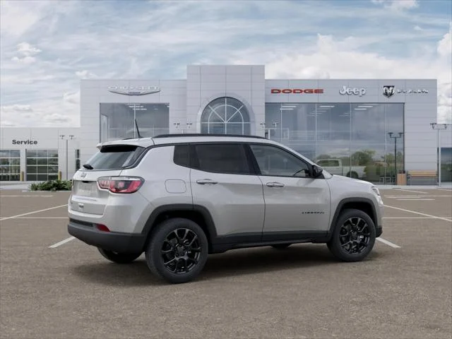 New 2026 Silver Zynith Metallic Clear-Coat Exterior Paint Jeep Latitude image 30