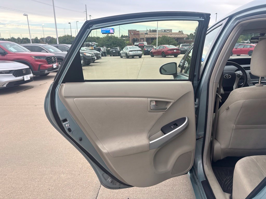 Used 2014 Pearl Toyota Three image 30