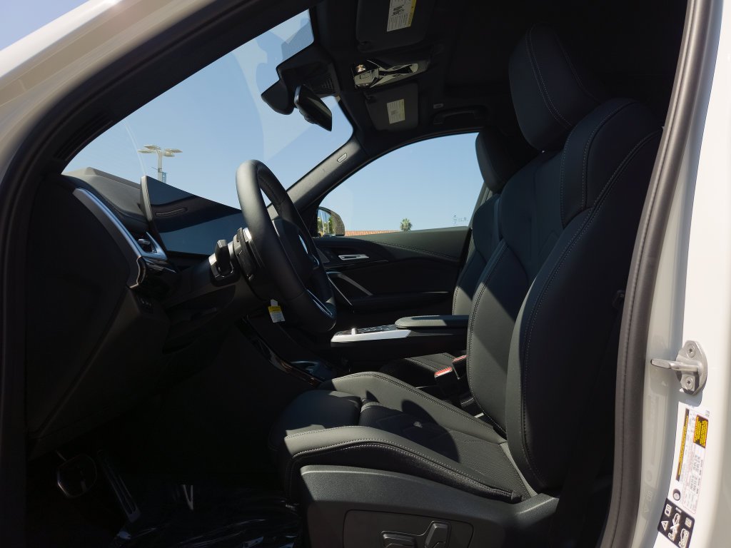 New 2027 Alpine White BMW xDrive28i image 7