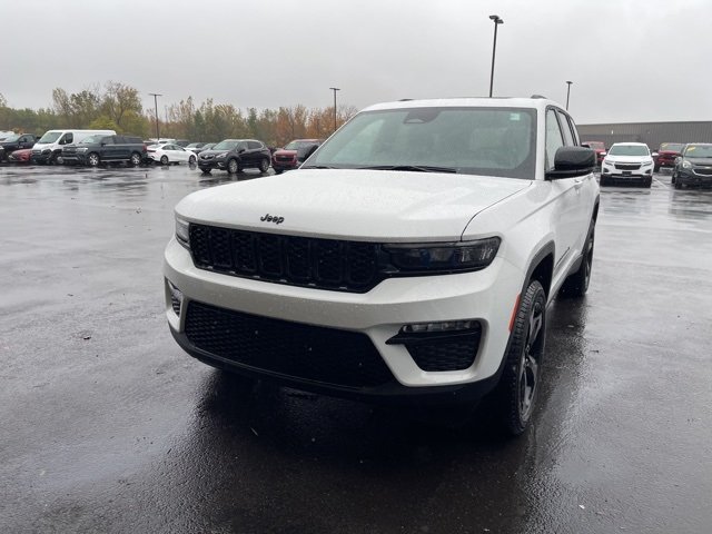 2025 Jeep Grand Cherokee Limited photo 4