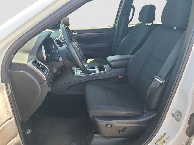 Used 2018 Bright White Jeep Laredo E image 9