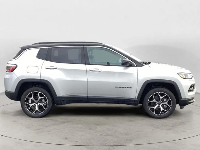 New 2026 Silver Zynith Metallic Clearcoat Jeep LIMITED 4X4 image 7
