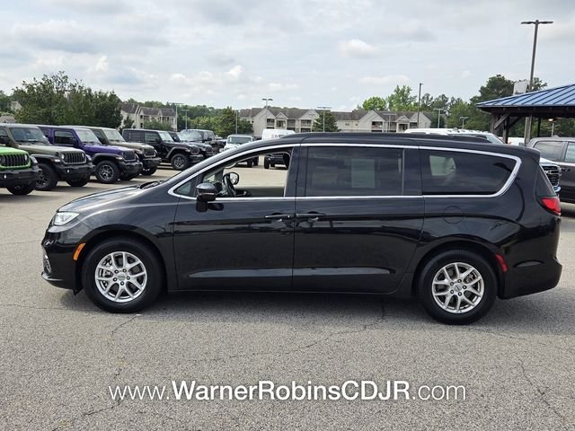 Used 2022 Black Chrysler Touring L image 4