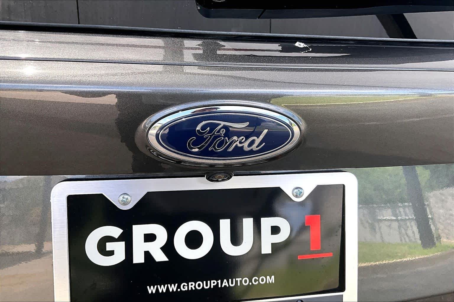 Used 2018 Magnetic Metallic Ford SE image 30