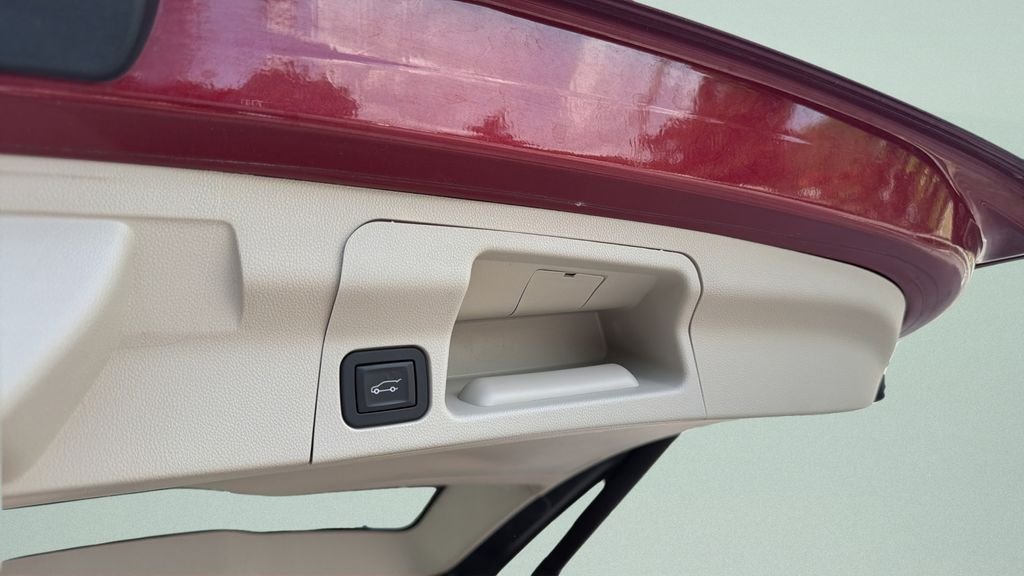 Used 2018 Red GMC Denali image 33
