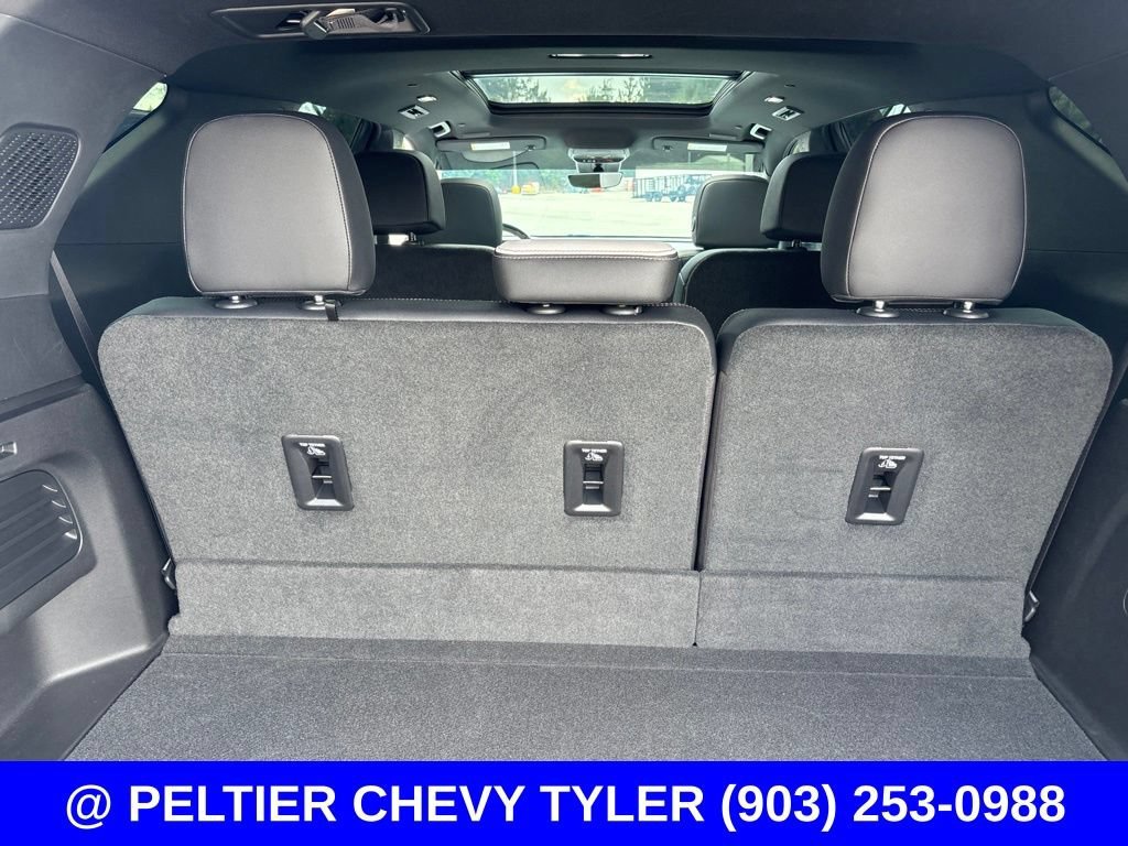 Used 2025 Iridescent Pearl Tricoat Chevrolet High Country image 25