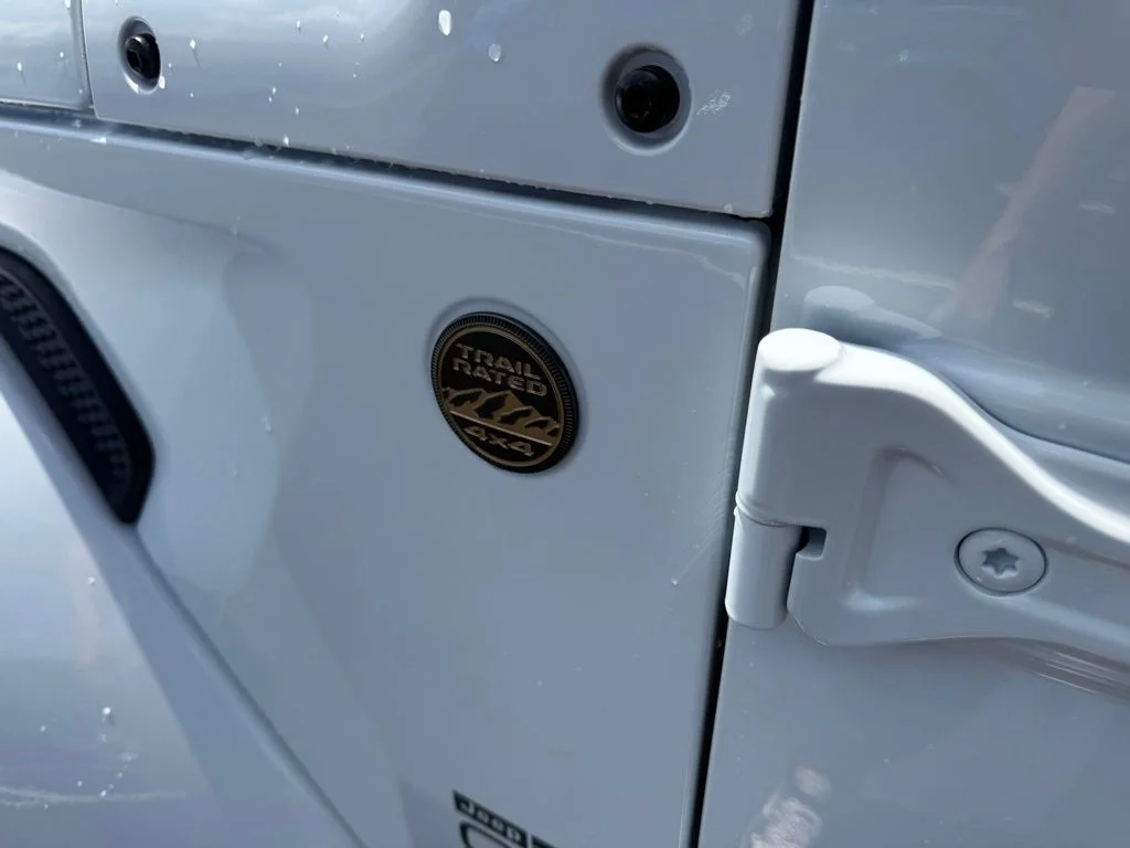 New 2026 Bright White Clear-Coat Exterior Paint Jeep 85th Anniversary Edition image 11