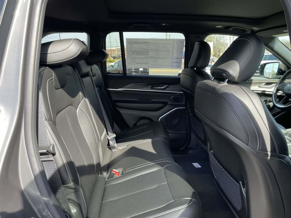 New 2026 Baltic Gray Metallic Clear-Coat Exterior Paint Jeep Limited image 17