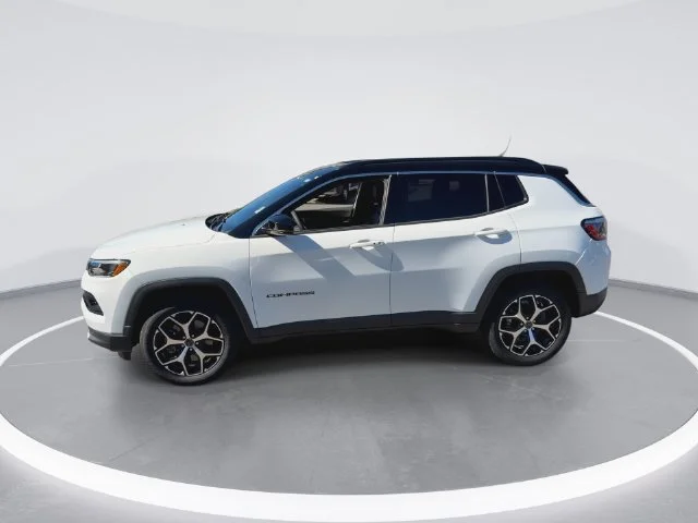 Used 2025 White Jeep Limited image 5