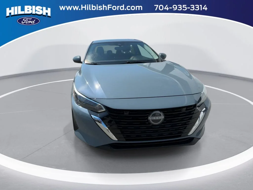 Used 2025 Gray Nissan SV image 3