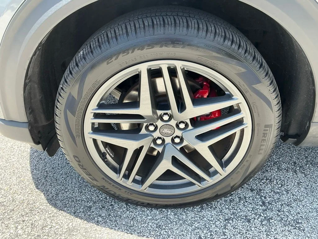 Used 2025 Gray Ford ST-Line image 23