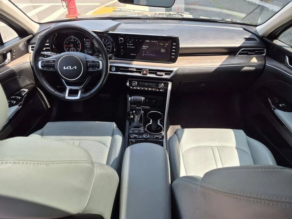 Used 2024 Black Kia EX image 22