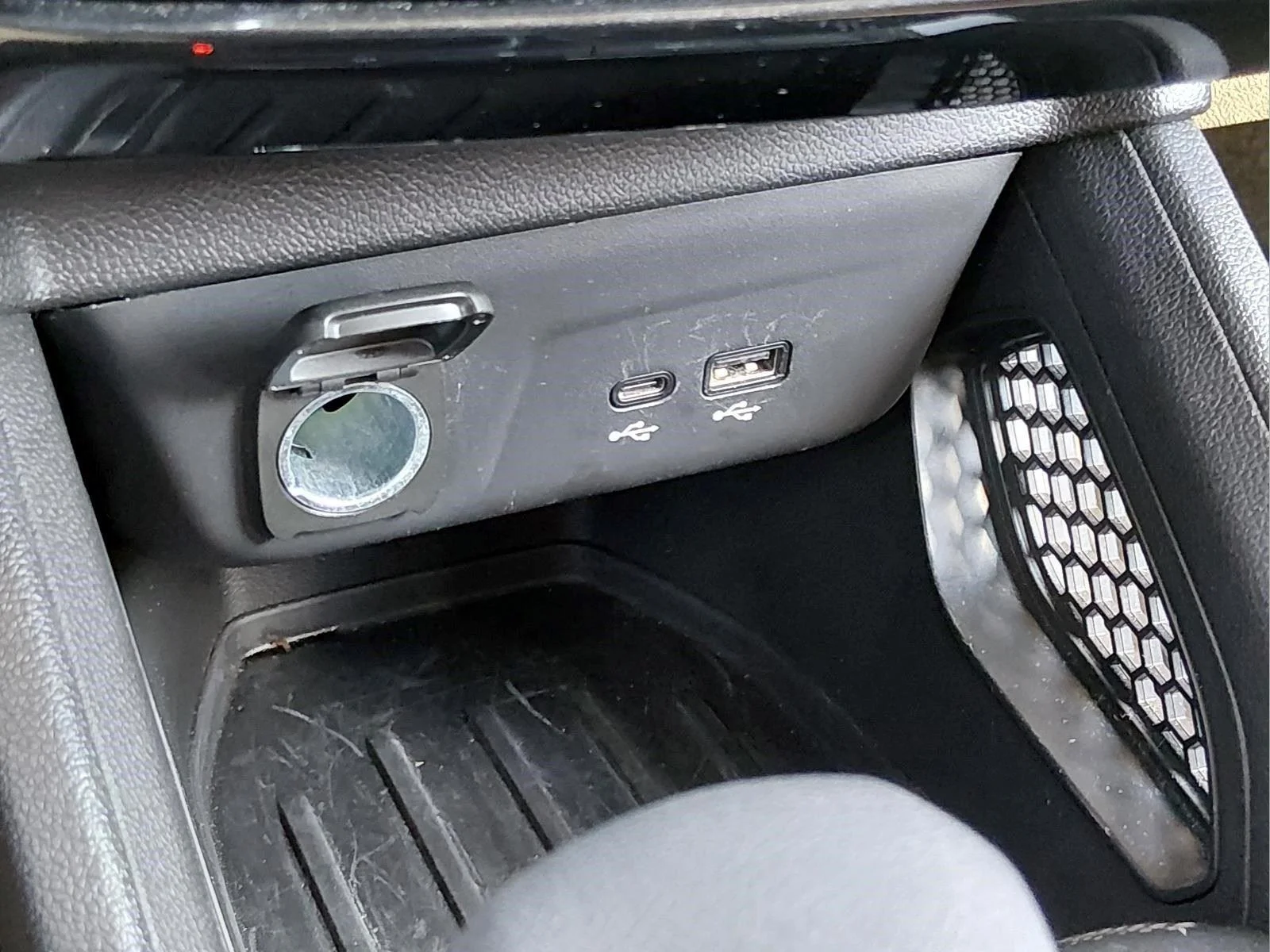Used 2025 Mosaic Black Metallic Chevrolet LT image 25