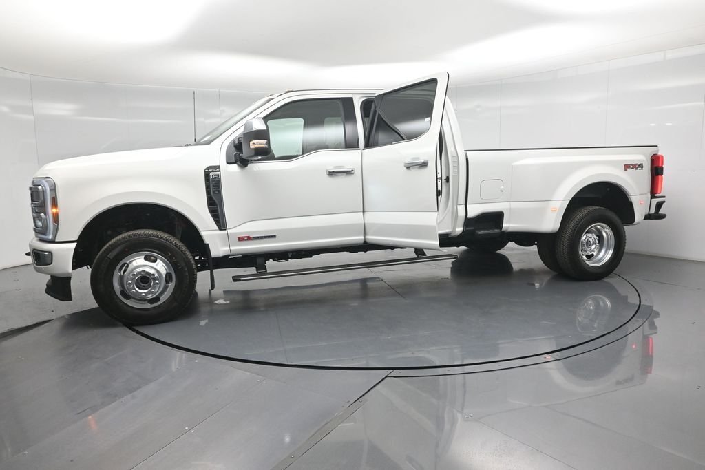 New 2026 Star White Metallic Tri-Coat Ford Platinum image 33