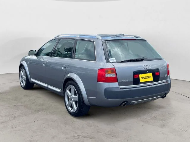 Used 2004 Gray Audi 4.2 image 3