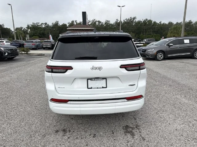 New 2027 Bright White Clear-Coat Paint Jeep Summit image 5