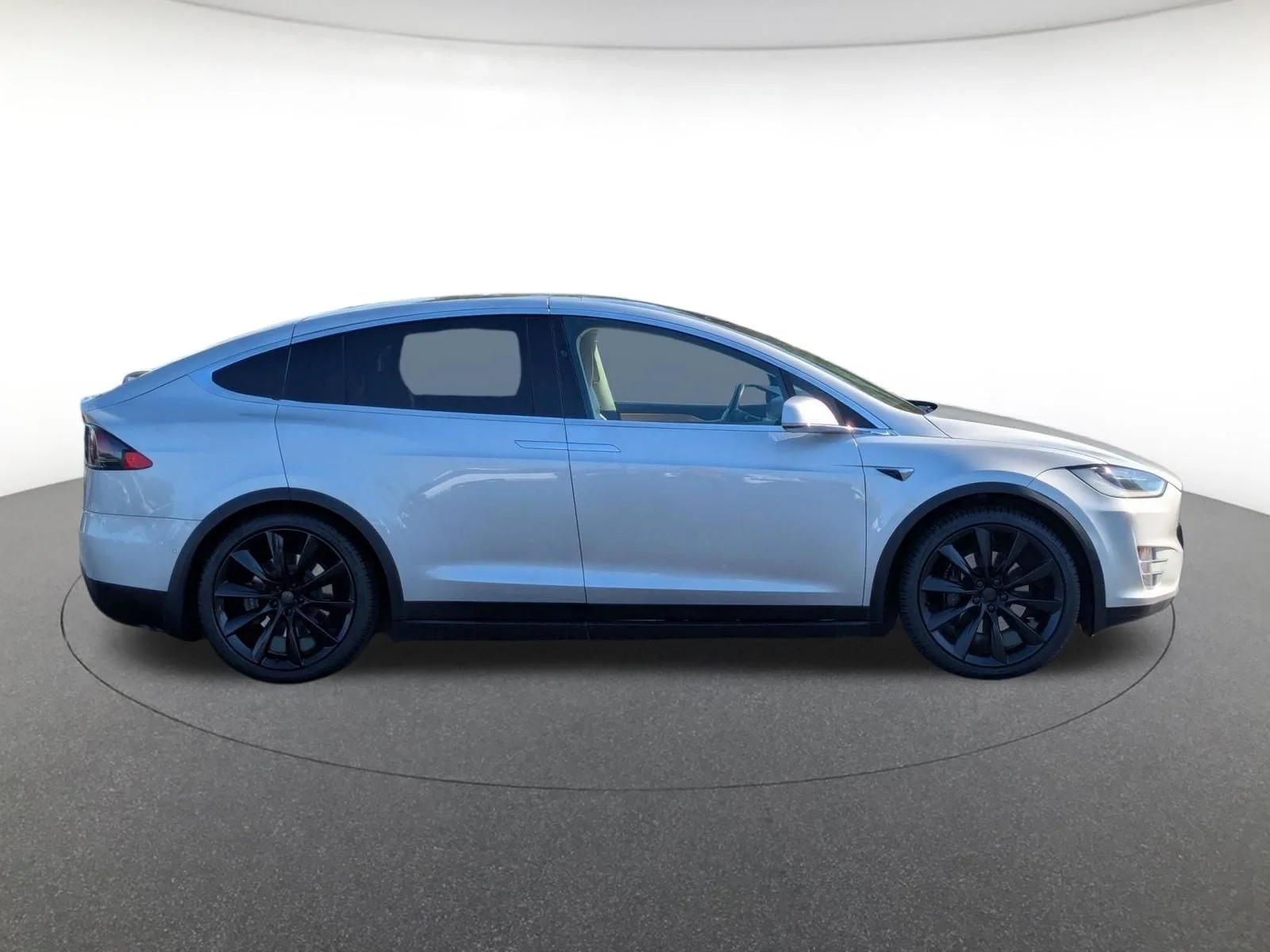 Used 2018 Silver Tesla 75D image 4