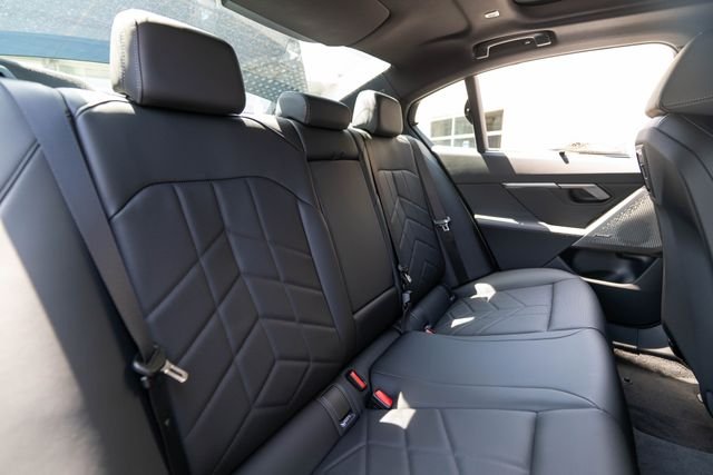 New 2027 Black Sapphire Metallic BMW 550e xDrive image 34