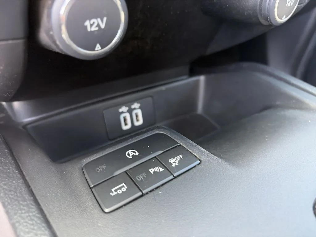 Used 2019 Silver Ford XLT image 26