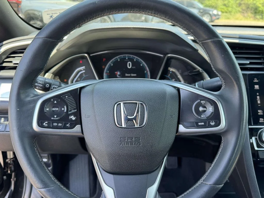 Used 2016  Honda Touring image 18