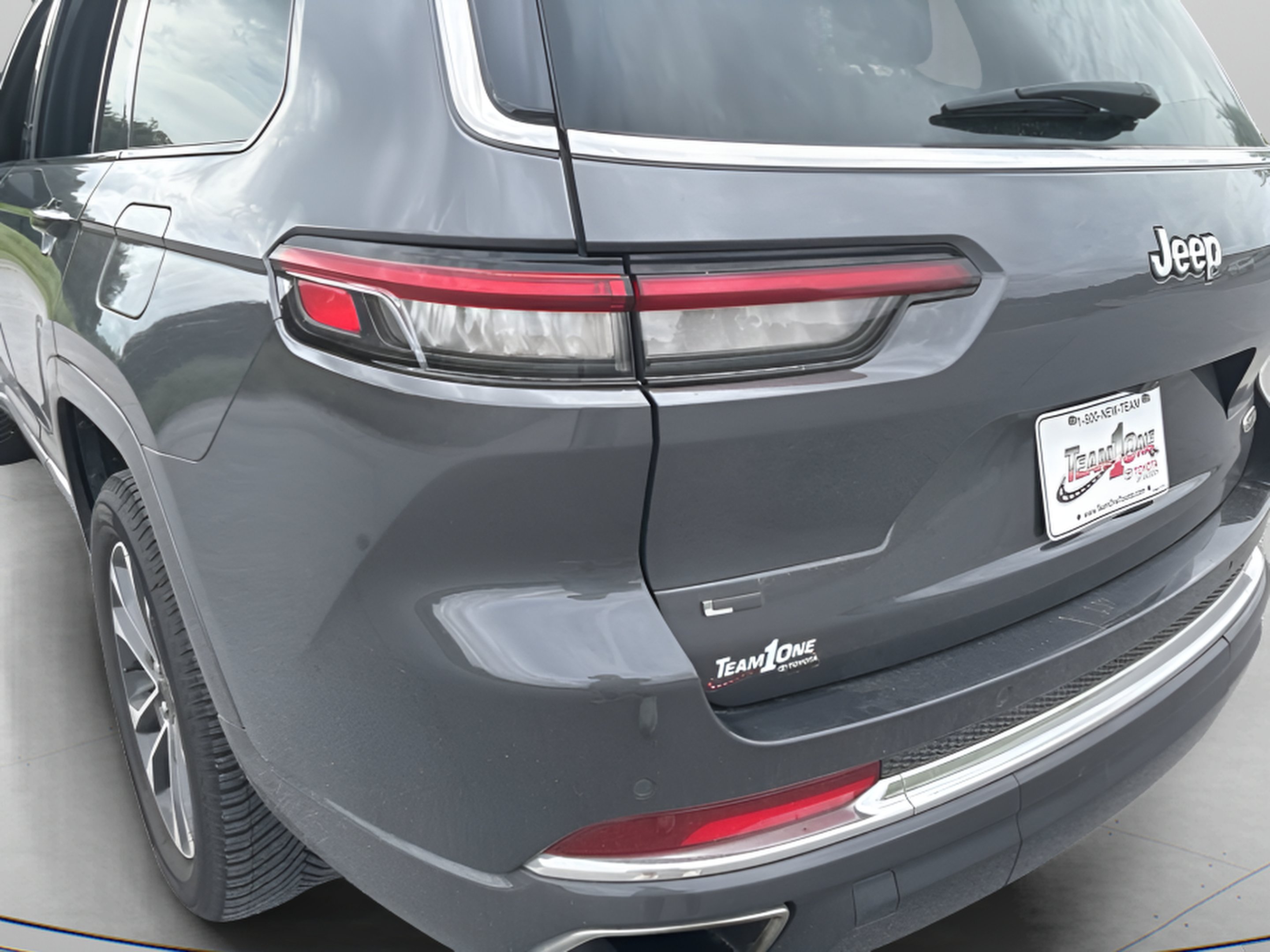 Used 2023 Baltic Gray Metallic Clearcoat Jeep Overland image 7