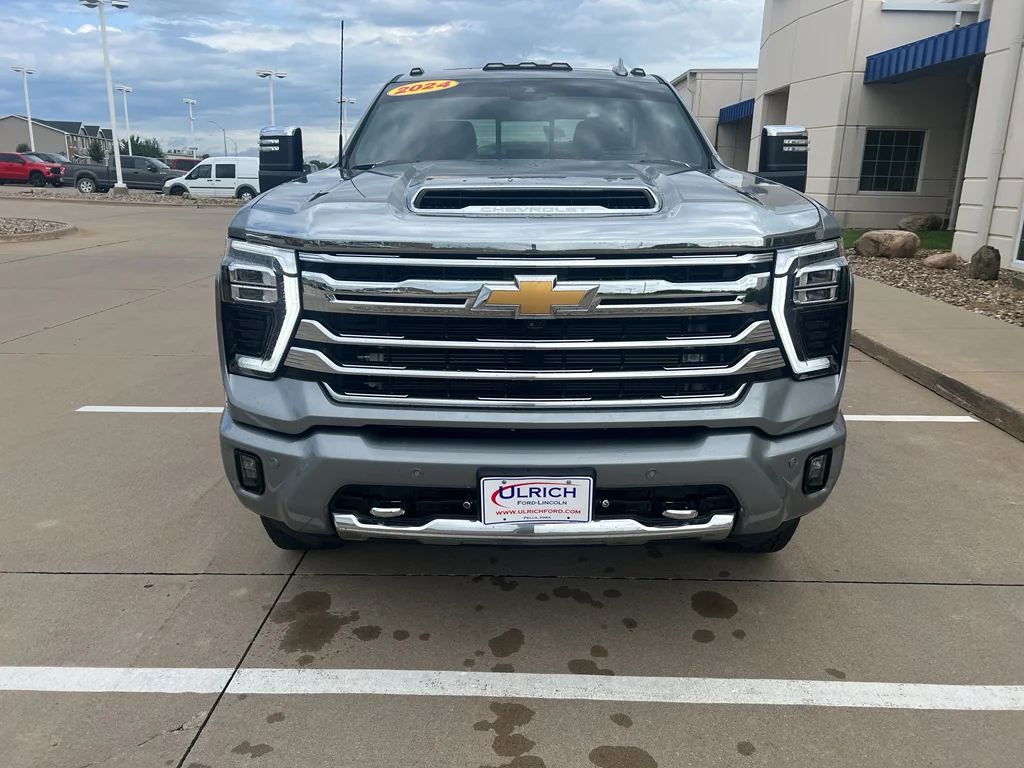 Used 2024 Sterling Gray Metallic Chevrolet High Country image 3