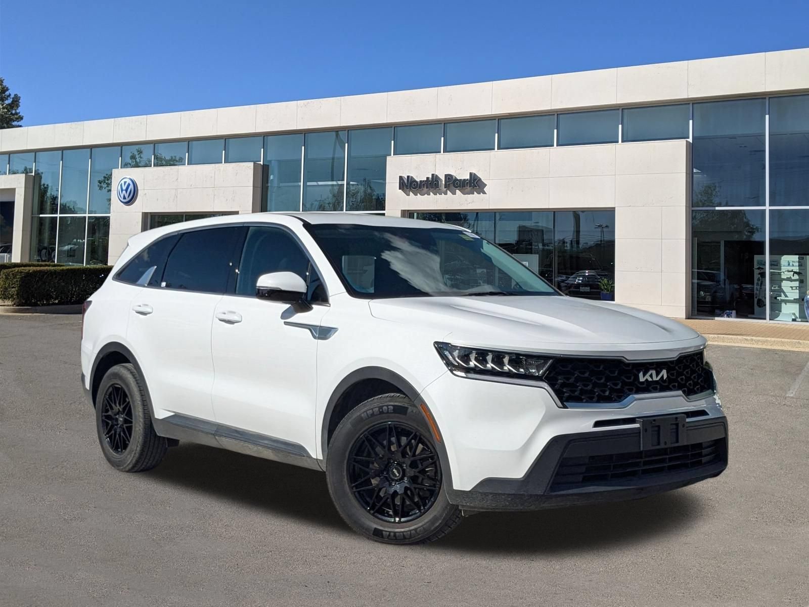 2023 Kia Sorento LX AT's photo