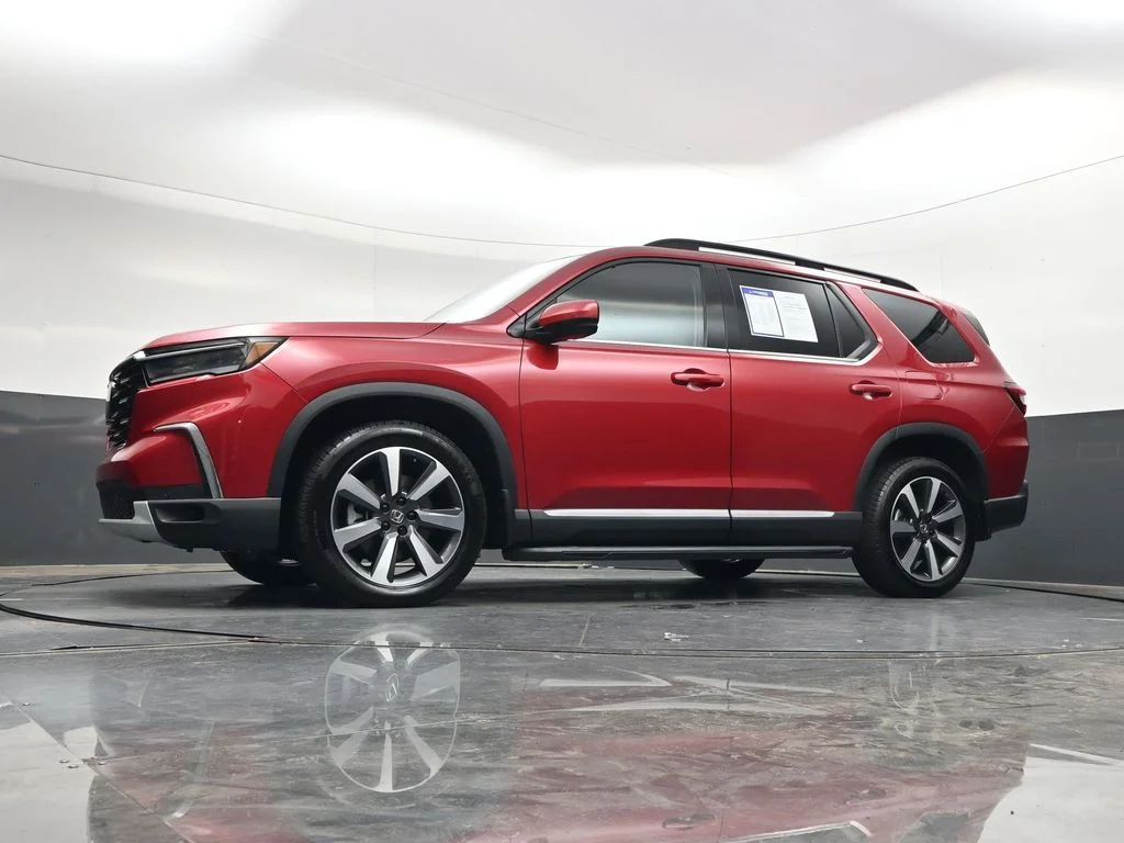 Used 2024 Radiant Red Metallic II Honda Touring image 34