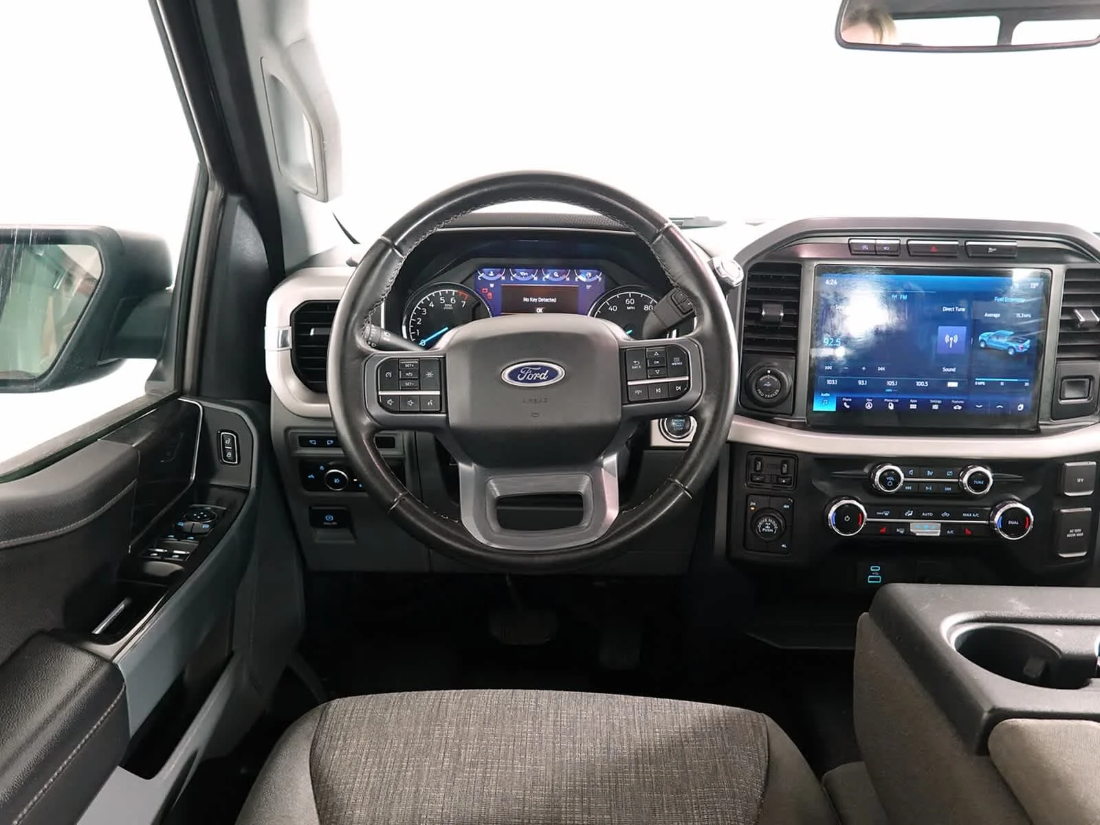 Used 2023 Agate Black Metallic Ford XLT image 20