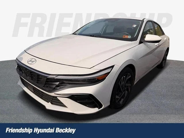 Used 2024 White Hyundai SEL image 1