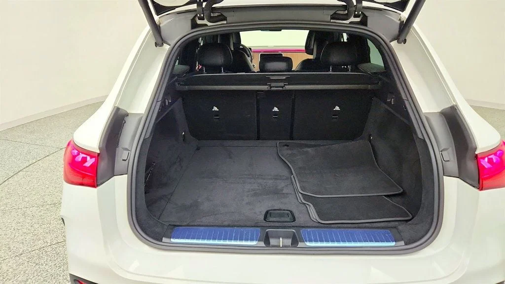 Used 2023 Polar White Mercedes-Benz EQE 350 4MATIC SUV w/ Pinnacle Package, AMG® Line & DIGITAL LIGHT image 21