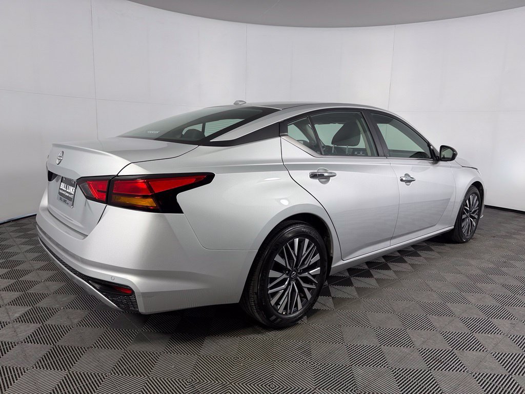Used 2025 Silver Nissan 2.5 SV image 9
