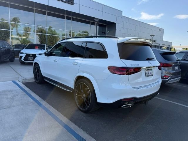 Used 2025  Mercedes-Benz GLS 580 image 2