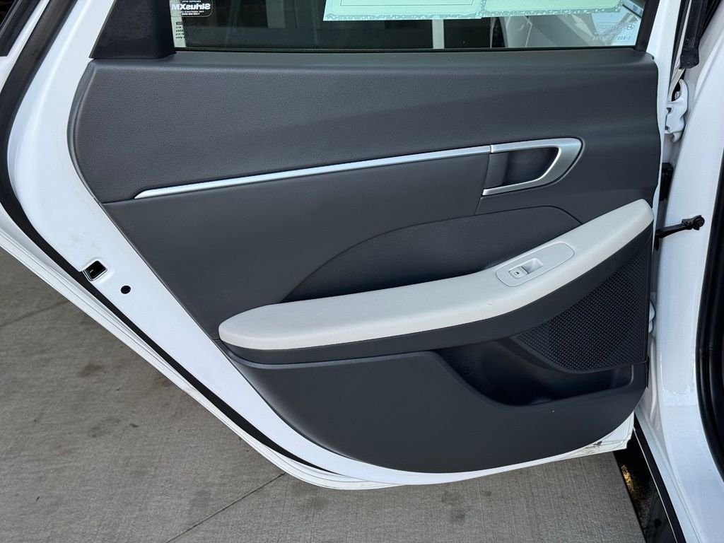 Used 2025 White Hyundai SEL image 16