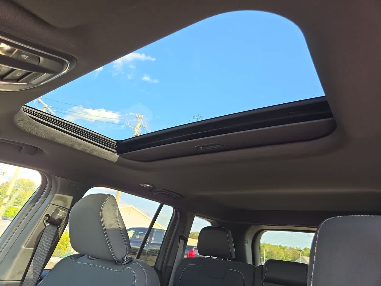 Used 2025 Velvet Red Pearlcoat Jeep Laredo X image 11