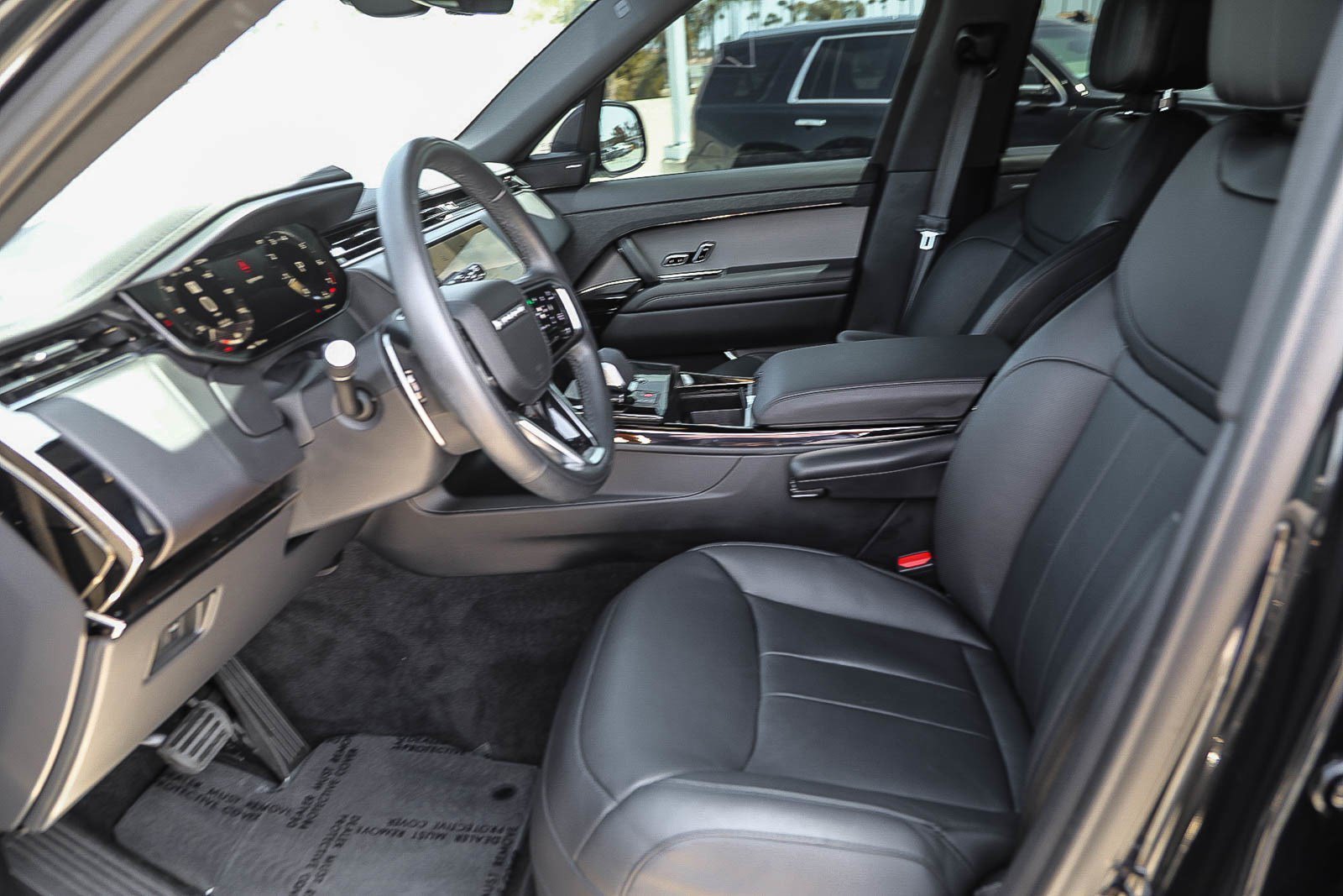 Used 2025 Santorini Black Metallic Land Rover SE image 16
